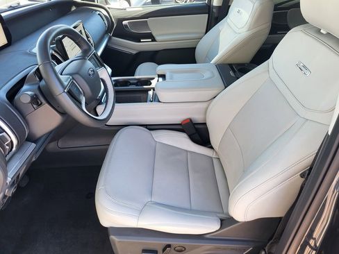 Used 2025 Ford Expedition Platinum w/ Driver's Package image 15