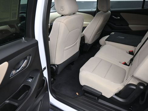 Certified 2023 Chevrolet Traverse LS image 17