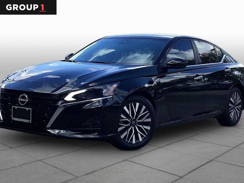 Certified 2023 Nissan Altima 2.5 SV FWD image 1
