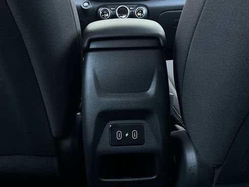 Used 2025 Hyundai Venue SEL image 12