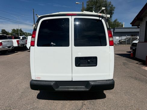 Used 2010 Chevrolet Express 2500 image 8