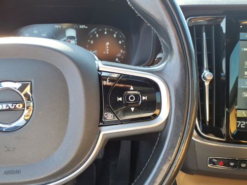 Used 2018 Volvo S90 T5 Momentum w/ Convenience Package image 11