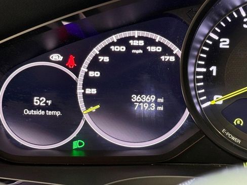 Certified 2022 Porsche Cayenne E-Hybrid image 23