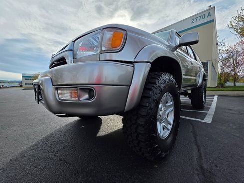 Used 2002 Toyota 4Runner SR5 AWD/4WD image 9
