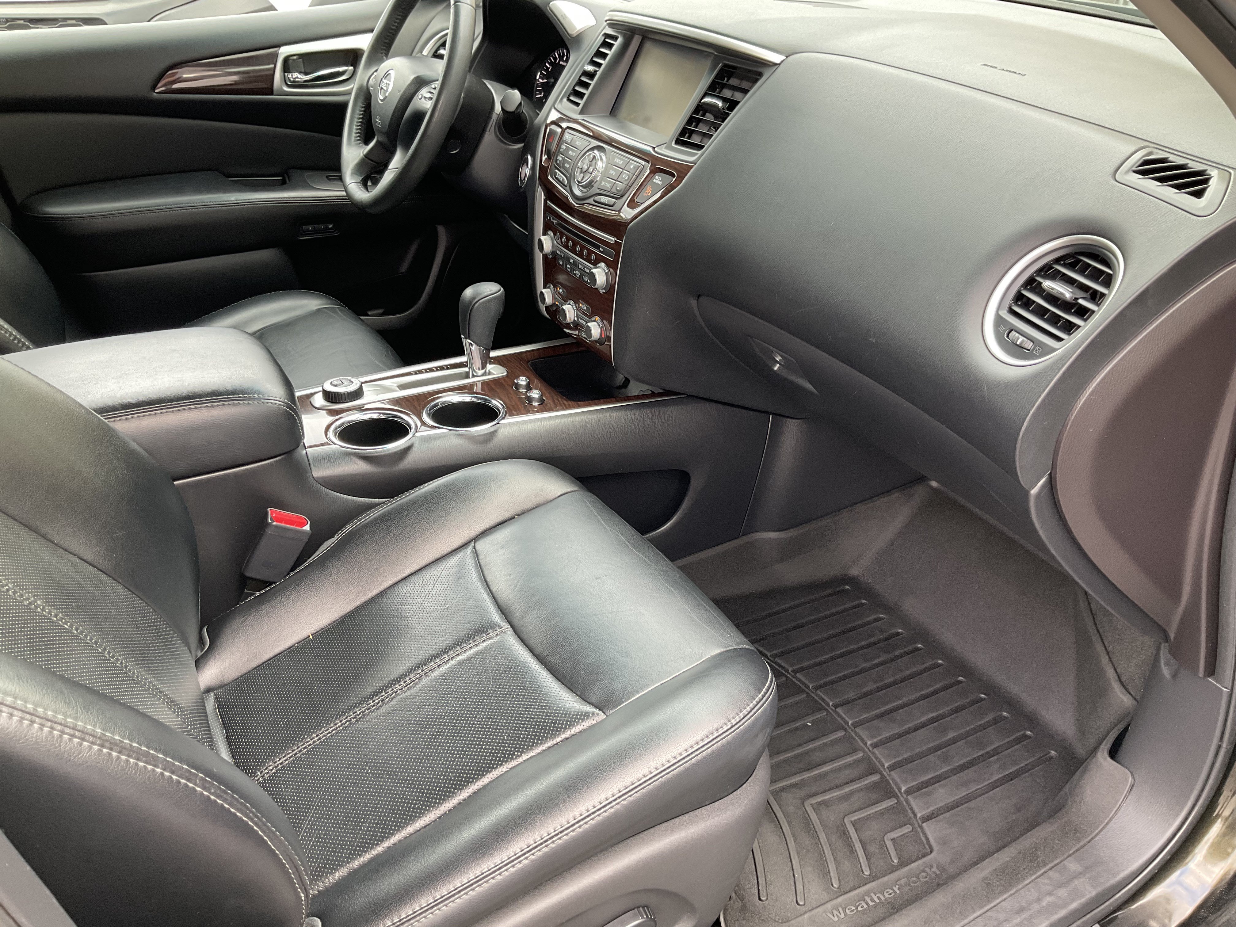 Used 2015 Nissan Pathfinder Platinum FWD image 26