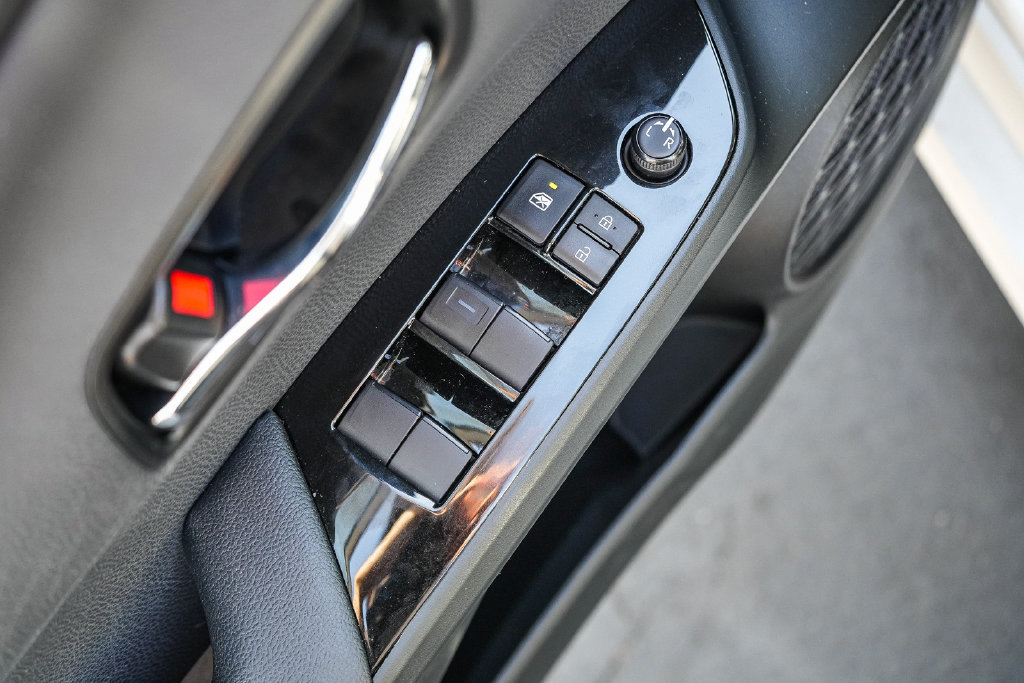 Used 2022 Toyota Prius Prime XLE FWD image 18