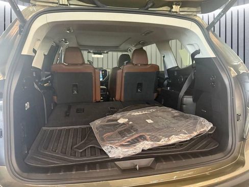 Used 2023 Subaru Ascent Touring AWD/4WD image 9