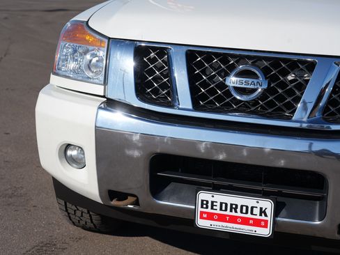 Used 2015 Nissan Titan SL w/ SL Moonroof Package image 9