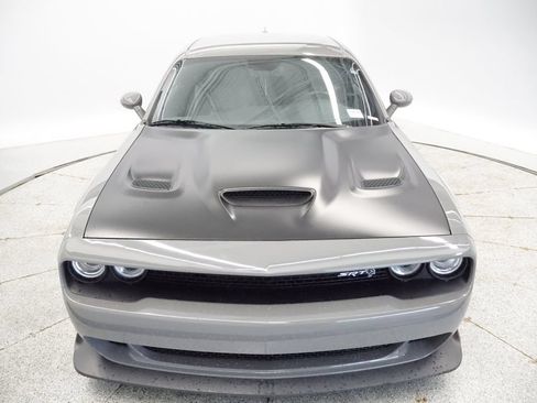 Used 2018 Dodge Challenger SRT Hellcat RWD image 4