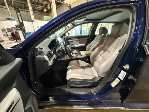 Used 2018 Honda Accord Touring image 14