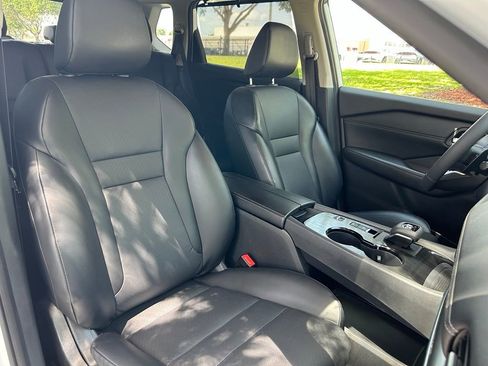 Used 2024 Nissan Rogue SV w/ SV Premium Package FWD image 16
