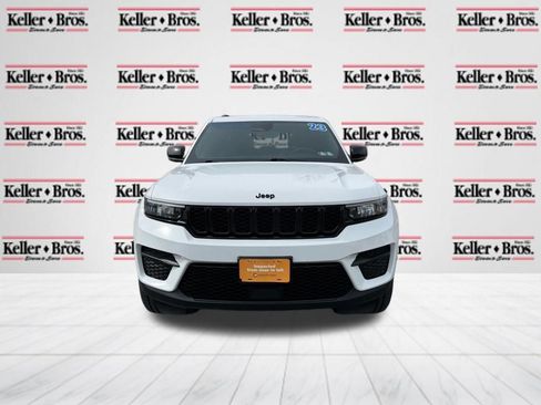 Certified 2023 Jeep Grand Cherokee Altitude image 2