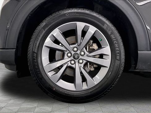 Certified 2025 Ford Explorer Active w/ Active Comfort Package AWD/4WD image 9