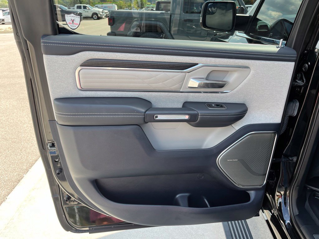Used 2024 RAM 1500 Limited AWD/4WD image 17