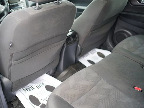 Used 2016 Nissan Rogue SV FWD image 10
