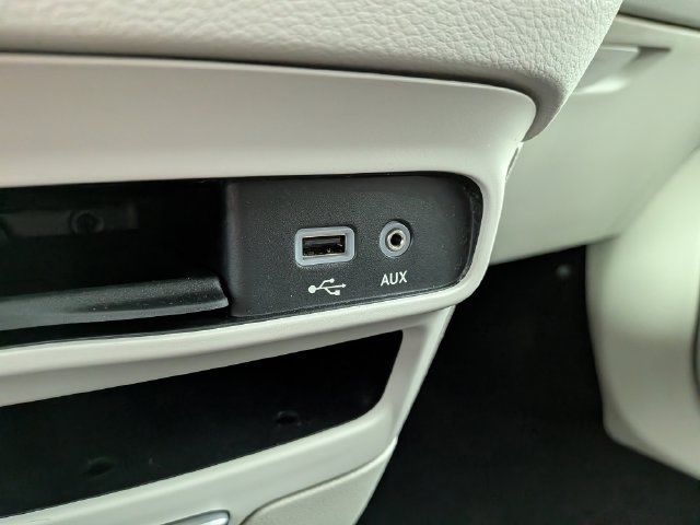 Used 2017 Chrysler Pacifica Touring-L FWD image 7