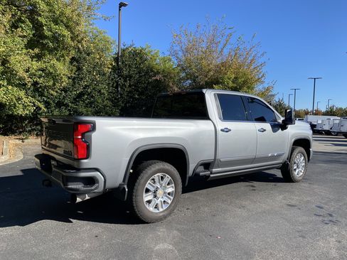 Used 2025 Chevrolet Silverado 2500 High Country w/ High Country Premium Package image 9
