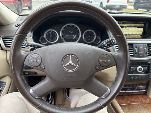 Used 2010 Mercedes-Benz E 550 4MATIC Sedan image 26