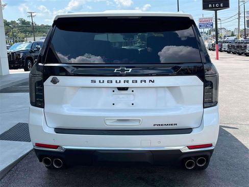 Used 2025 Chevrolet Suburban Premier image 4