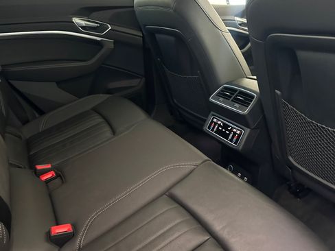 Used 2021 Audi e-tron Premium w/ Convenience Plus Package AWD/4WD image 33