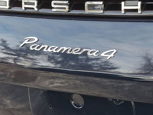 Used 2022 Porsche Panamera 4 image 28