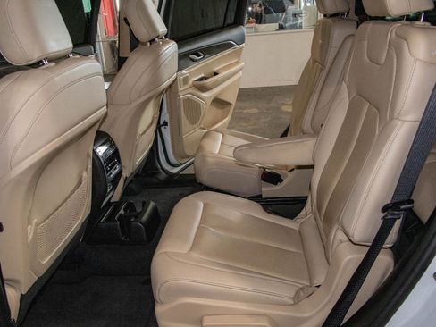 Used 2022 Jeep Grand Cherokee L Limited AWD/4WD image 15
