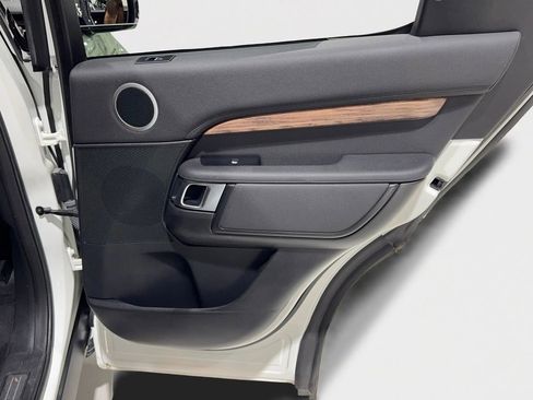 Used 2019 Land Rover Discovery HSE image 20