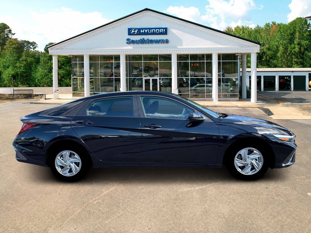 New 2026 Hyundai Elantra SE FWD image 9