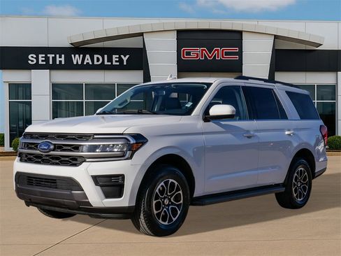 Used 2024 Ford Expedition XLT image 3