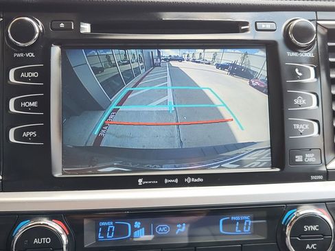 Used 2018 Toyota Highlander XLE image 17