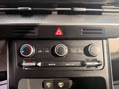 Certified 2023 Kia Carnival LX FWD image 19