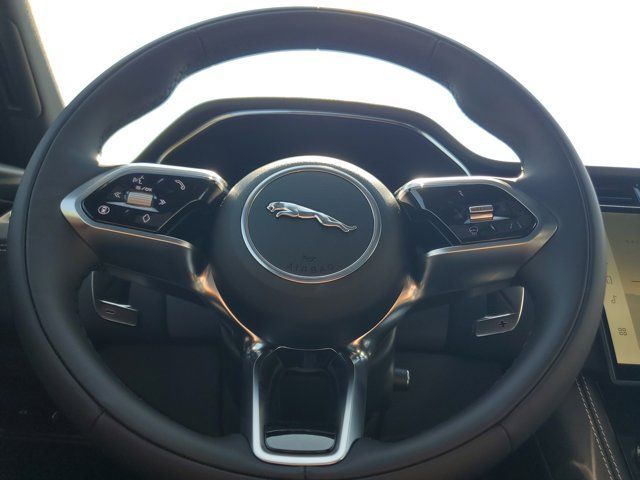 Certified 2026 Jaguar F-PACE R-Dynamic S AWD/4WD image 27