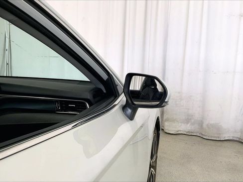 Used 2024 Toyota Camry SE FWD image 11