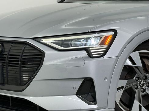 Used 2021 Audi e-tron Premium w/ Convenience Plus Package image 11