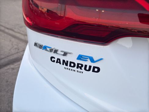 Used 2017 Chevrolet Bolt LT FWD image 8