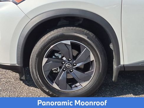 Used 2025 Nissan Rogue SV w/ SV Premium Package FWD image 13