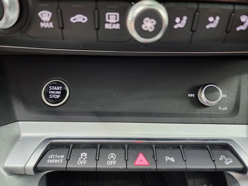 Used 2024 Audi Q3 2.0T Premium image 49