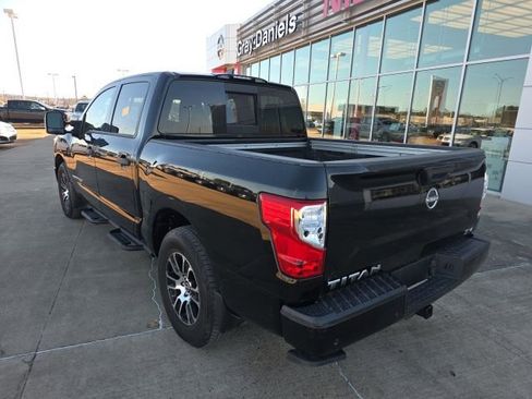 Used 2023 Nissan Titan SV w/ SV Convenience Package image 11