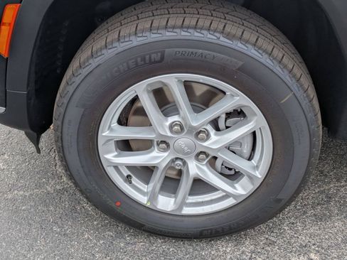 New 2025 Jeep Grand Cherokee L Laredo RWD image 21