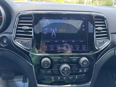 Used 2019 Jeep Grand Cherokee Limited image 16