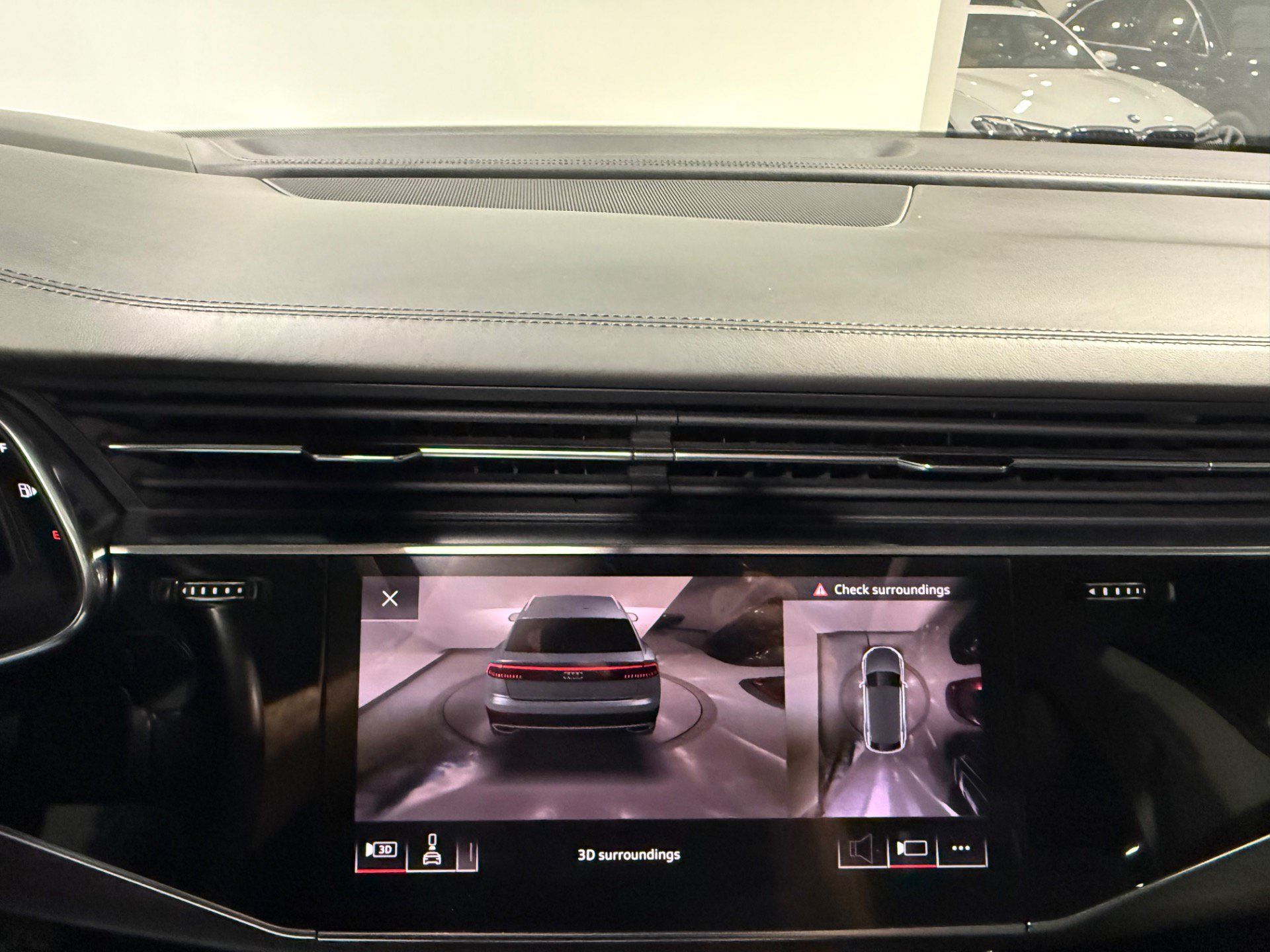 Used 2019 Audi Q8 Prestige w/ Luxury Package AWD/4WD image 39