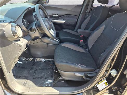 Used 2018 Nissan Kicks SV FWD image 16