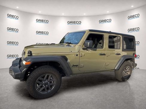 Used 2025 Jeep Wrangler Unlimited Sport AWD/4WD image 3