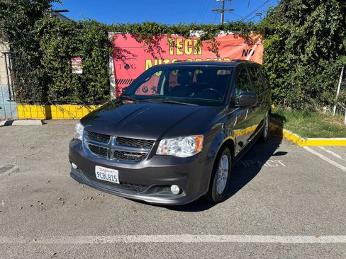 Used 2019 Dodge Grand Caravan SXT image 24