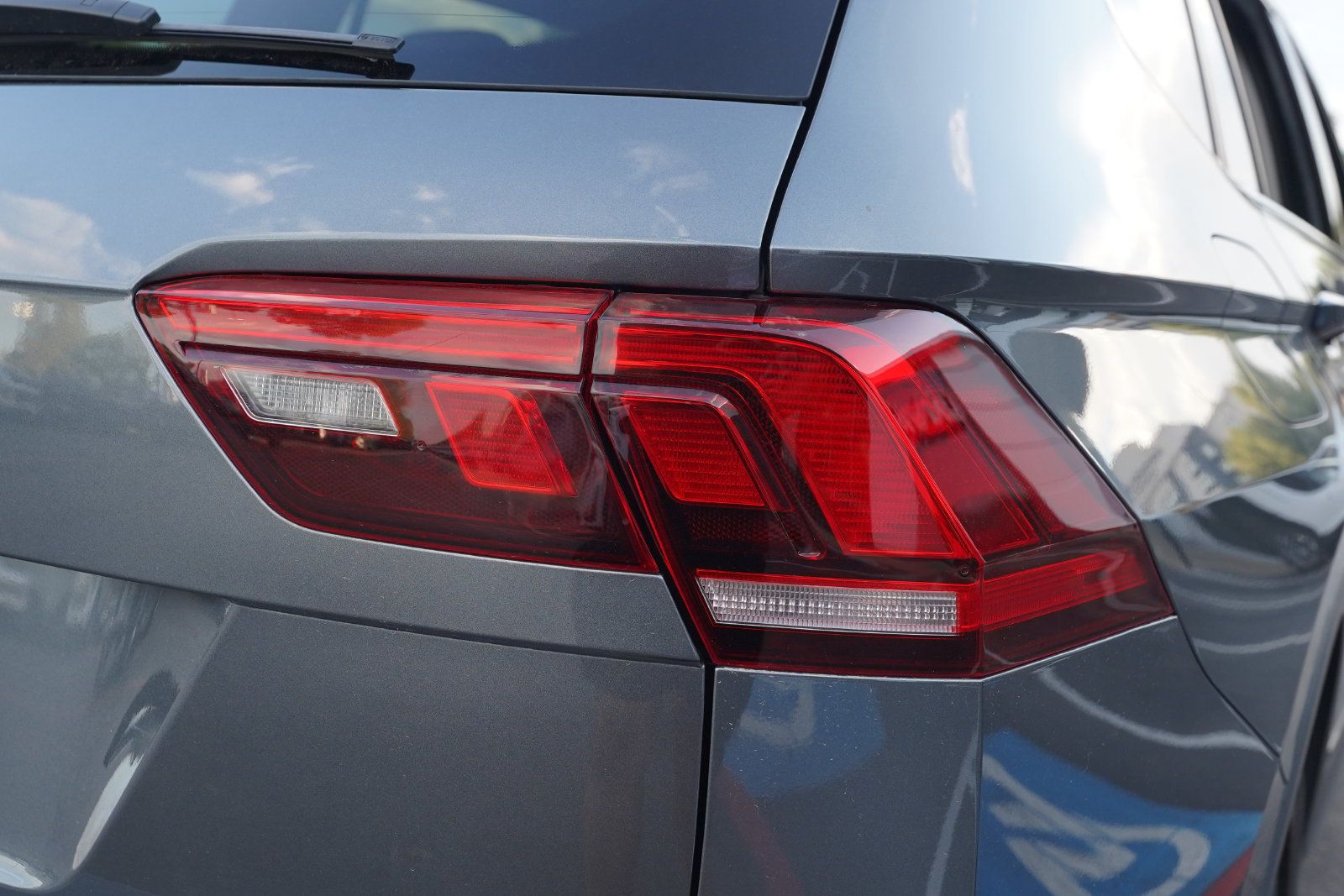 Used 2024 Volkswagen Tiguan SE FWD image 22
