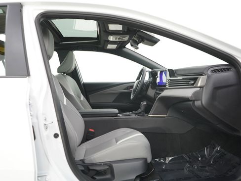 Used 2025 Toyota Camry SE image 10