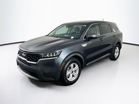 Used 2023 Kia Sorento LX FWD image 3