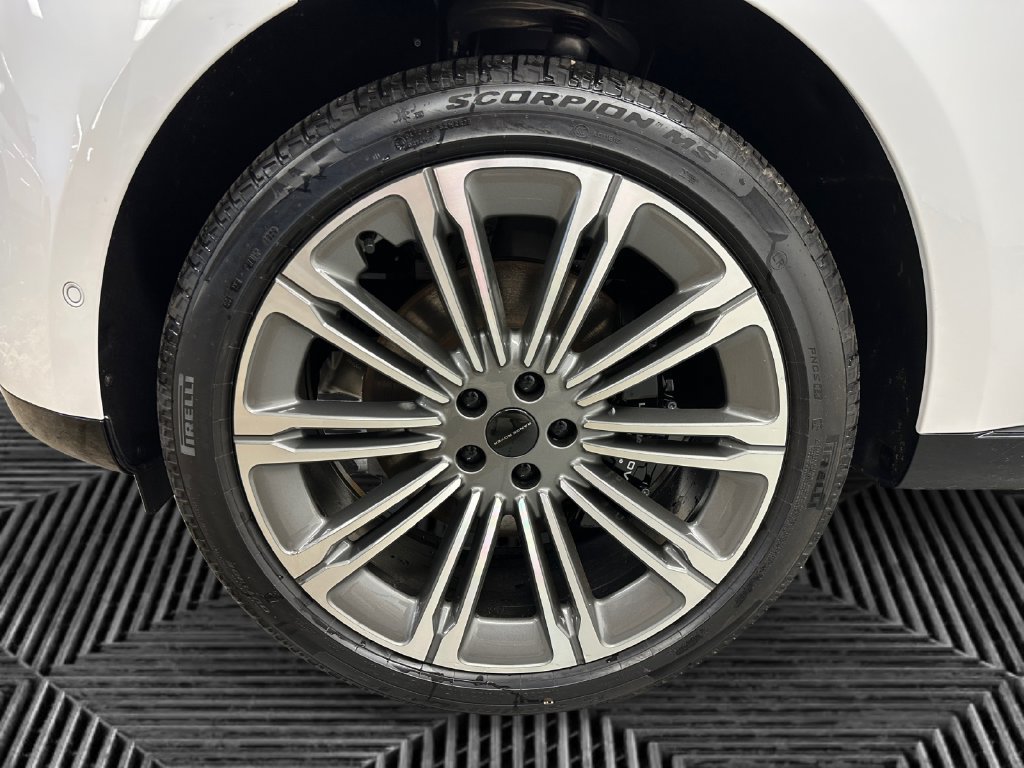 New 2026 Land Rover Range Rover Long Wheelbase SE AWD/4WD image 14