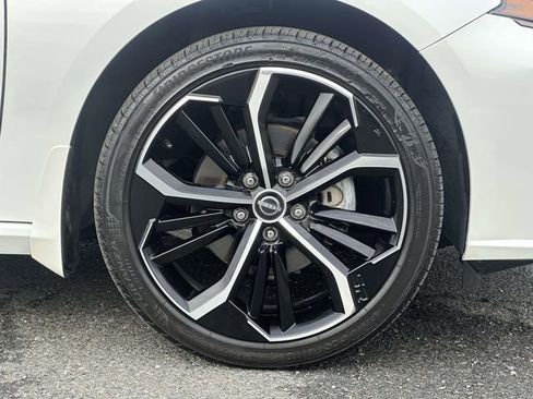 Used 2023 Nissan Altima 2.5 SR w/ SR Premium Package image 8