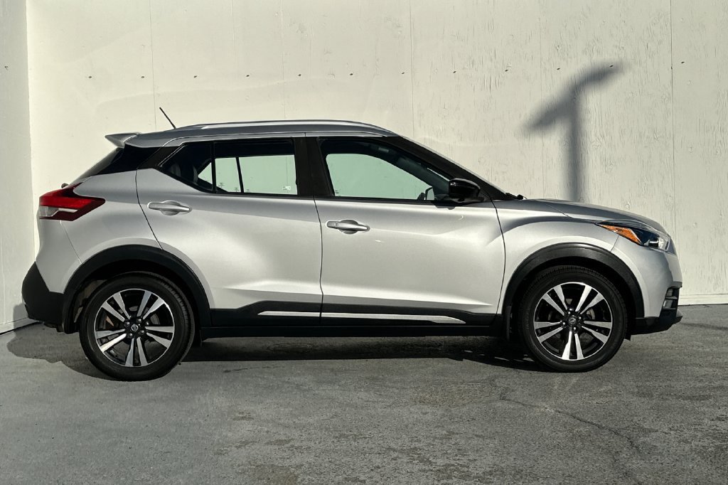 Used 2019 Nissan Kicks SR w/ SR Premium Package FWD image 2